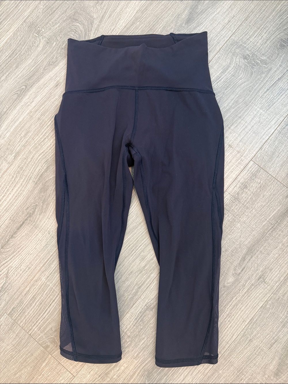 Lululemon High-Waist navy Capri Leggings Size 4